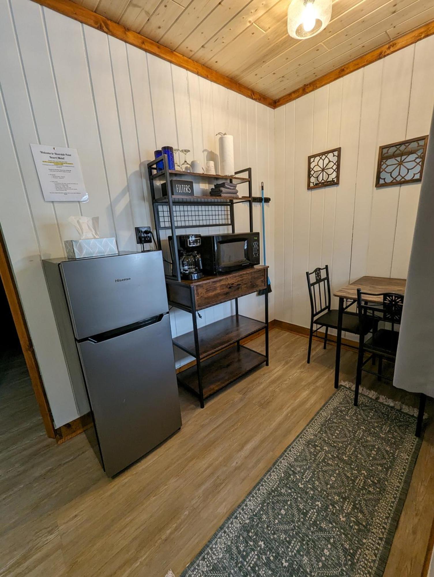 Riverside Point Resort Motel Park Rapids 外观 照片
